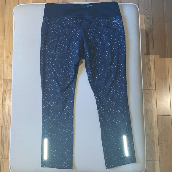 Nike Dri-Fit 3/4 Legging - Picture 2 of 2